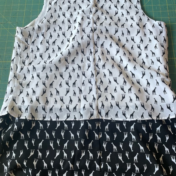 Ricki’s Sleevless Tank - Picture 8 of 8